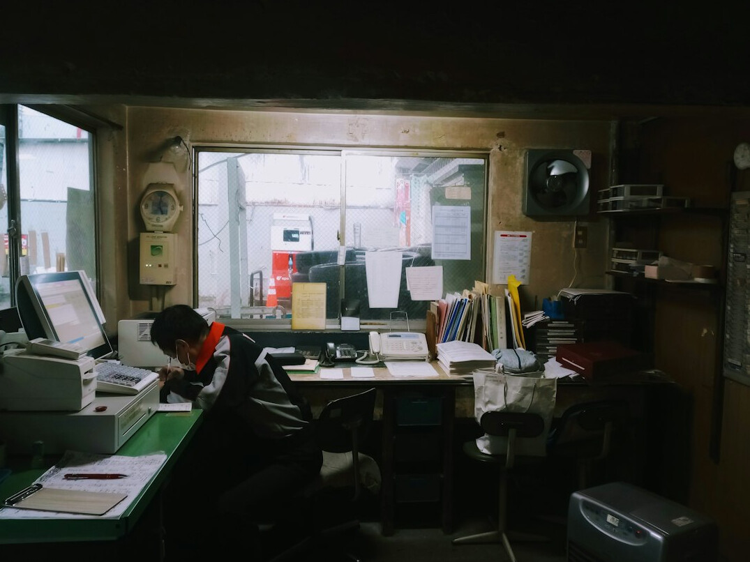 detective investigating office